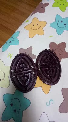 经络刷很大呢，刷起来并不疼，很好用，还赠了一瓶精油和经络图