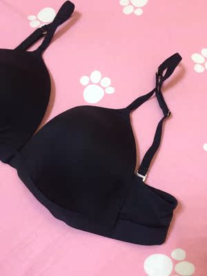 内衣真心不错 穿着很舒服 无钢圈的就是好穿 这款穿着挺修饰胸型 是我喜欢的比较薄的款 很满意 内衣真心不错 穿着很舒服 无钢圈的就是好穿 这款穿着挺修饰胸型 是我喜欢的比较薄的款 很满意