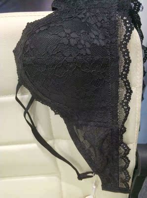 这款是比较喜欢的，显大，效果非常不错，穿上非常的舒服，也很显气质，内衣很漂亮