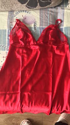 睡裙质量不错，没有线头，是送给姐姐的生日礼物，她很喜欢~开熏~希望她幸福又快乐~~噢耶ヾ(≧&nabla;≦*)ゝ