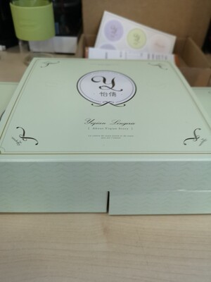 夏天穿这种薄内衣，对爱出汗的我来说，简直太好了。做工很好，就是有味道