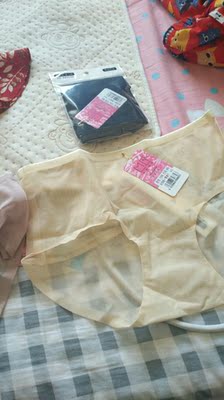 面料很舒服  真的是超级无痕   试穿了蓝色的很舒服