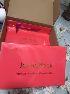 穿着聚拢效果很不错，包装也很有档次，肤色好搭衣服。