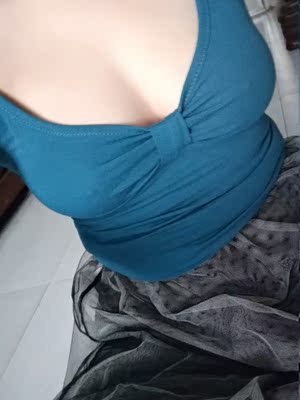 很不错,面料很软,弹性也好,还可以当一字肩上衣穿 很不错,面料很软,弹性也好,还可以当一字肩上衣穿