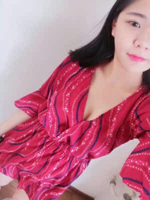 挺不错的一套,小胸也能hold住,很聚拢!民族风款式很好看~红色也很显白,外搭V领太性感。上身也很舒服,很满意 挺不错的一套,小胸也能hold住,很聚拢!民族风款式很好看~红色也很显白,外搭V领太性感。上身也很舒服,很满意