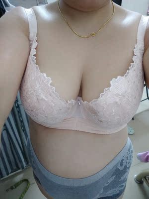 内衣还行吧,毕竟不是实体店试穿才买的,罩杯很好,胸前乳沟这离的大开好,扣子不够长,还好我在实体店买的都有送的他这里没有,还有就是肩带太细了,对于胸大的人来说肩带就不好了,还好内衣的衬托力很够不会穿着会很难看很不舒服,胸前不够聚拢,肩带加粗些就完美了,有这么多不好难来了一波特价,穿着还不是那么难受,我是怕麻烦的一个人,就不退了也不换,上个图大家可参考下 内衣还行吧,毕竟不是实体店试穿才买的,罩杯很好,胸前乳沟这离的大开好,扣子不够长,还好我在实体店买的都有送的他这里没有,还有就是肩带太细了,对于胸大的人来说肩带就不好了,还好内衣的衬托力很够不会穿着会很难看很不舒服,胸前不够聚拢,肩带加粗些就完美了,有这么多不好难来了一波特价,穿着还不是那么难受,我是怕麻烦的一个人,就不退了也不换,上个图大家可参考下