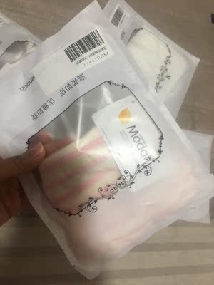 闺蜜推荐的一家店铺 然后就买习惯了 内裤都很舒服哦 内衣无钢圈 薄薄的也太贴身