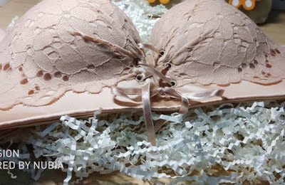 不仅尺码合适，还送了透明肩带，好评！