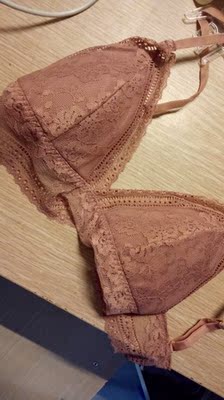 宝贝很不错,蕾丝也很柔软的,不扎人,快递也挺快的下单第二天就到了很轻薄超级美腻的!为了法式的内衣会对身体好一点噻不是说嘛,所以有需要的小伙伴赶快下单吧💁 宝贝很不错,蕾丝也很柔软的,不扎人,快递也挺快的下单第二天就到了很轻薄超级美腻的!为了法式的内衣会对身体好一点噻不是说嘛,所以有需要的小伙伴赶快下单吧💁