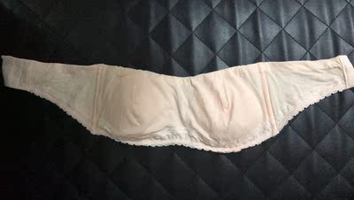 无功无过，很普通的一件内衣吧～很像初中时穿的小可爱，小胸穿上确实是一马平川。跟内外家其他内衣相比，这件性价比确实不高。