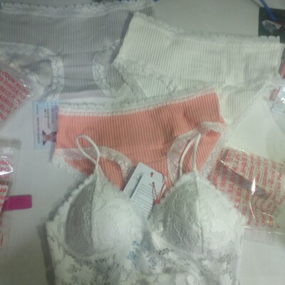 内衣不错有点聚拢效果，穿上感觉胸都挺了。喜欢，是件不错的内衣，但是开始我以为是扣扣的那种。