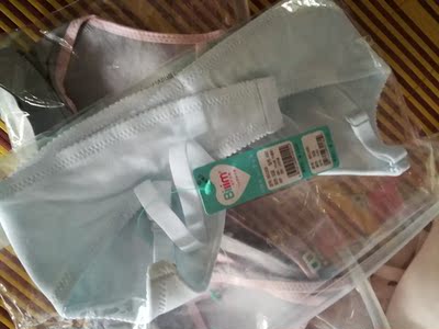 宝贝很好，舒服～包装也很ok，但是对于穷学生一个的我来说就是有点小贵。😂😂😂