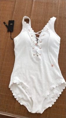 衣服超级漂亮的,而且很有质感,穿起来很舒服,可是感觉不太适合我穿不来这么性感的,全新还带吊牌所以打算便宜出,有要的可以咸鱼找我。 衣服超级漂亮的,而且很有质感,穿起来很舒服,可是感觉不太适合我穿不来这么性感的,全新还带吊牌所以打算便宜出,有要的可以咸鱼找我。