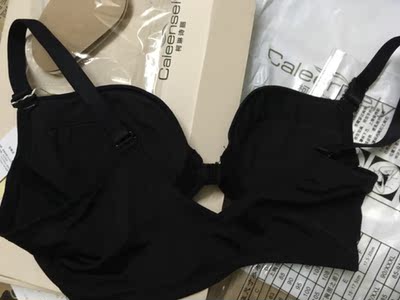 发货很快，质量很好，穿着舒服，前扣很牢固，总体很满意！