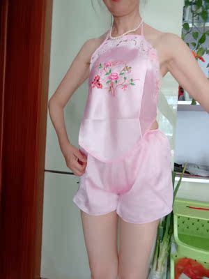 肚兜睡衣很漂亮,也很妩媚哟!穿上美美的,睡个好觉。 肚兜睡衣很漂亮,也很妩媚哟!穿上美美的,睡个好觉。