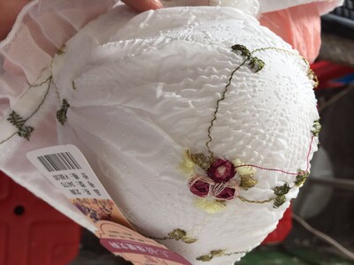 粉色的颜色看起来还不错，穿着也还可以，布料比我想象中的好，还会回购的