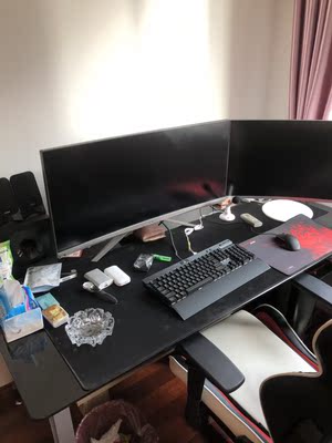 桌子总体非常好,桌脚略带瑕疵,不影响使用,玻璃非常沉,店家服务非常好,唯一不足的是物流的速度,真的是慢。 桌子总体非常好,桌脚略带瑕疵,不影响使用,玻璃非常沉,店家服务非常好,唯一不足的是物流的速度,真的是慢。