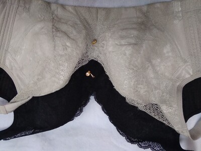 很合身了,做工也很精致,蕾丝摸起来手感也超好,穿在身上特别舒服,内衣的款式也很好看和卖家介绍的一样,颜色没有色差,罩杯的尺寸很准确,主要是聚拢效果好的没话说,不空杯,不易上滑,还可以收副乳,把整个胸都包在里面,显得非常挺。聚拢效果不错,是我想要的效果,穿在身上也超级舒服,薄薄的很好有弹性,而且非常透气,穿上无舒适度不错哦, 很合身了,做工也很精致,蕾丝摸起来手感也超好,穿在身上特别舒服,内衣的款式也很好看和卖家介绍的一样,颜色没有色差,罩杯的尺寸很准确,主要是聚拢效果好的没话说,不空杯,不易上滑,还可以收副乳,把整个胸都包在里面,显得非常挺。聚拢效果不错,是我想要的效果,穿在身上也超级舒服,薄薄的很好有弹性,而且非常透气,穿上无舒适度不错哦,