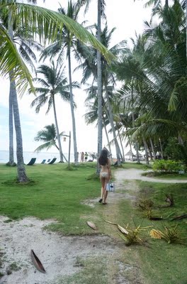 我是我们村很普通的一个农民,哈哈哈,说到这里我激动的不行。因为我是我们村第一个在淘宝买东西的人,这里大部分人都是不网购的,他们买价格一般都不会超过2块。当听说我在淘宝买东西之后,整个村都震惊了,村长跑到我家对我爸说是不是疯了。媳妇跟我闹离婚,这日子没法过了。面对着重重压力,我依然坚持要买,我相信我这个月的工资不会白花。终于快递到了,我怀揣着激动的心情,颤抖着手打开包裹,那一刹那,感觉我的眼睛要闪瞎了!啊,这颜色,这质感,只恨我读书少无法用华丽的词藻形容它。我举着它,我骄傲的站在村口,顿时整个村沸腾了,更有人喊,我不给她们摸,她们就跳井。就连村花都红着脸要跟我回家,看着隔壁老王杀人的目光,才想起这是他花了一麻袋地瓜换来的老婆。吓得我赶紧收起宝贝,挤出人群落荒而逃。为测试宝贝的效果,我立刻去我们村高达100多平方的村长家客厅里用。用完后,在全村人羡慕的目光昂首挺胸的扬长而去。 村长老婆送我出去还多看我两眼,我也不知道什么意思 我是我们村很普通的一个农民,哈哈哈,说到这里我激动的不行。因为我是我们村第一个在淘宝买东西的人,这里大部分人都是不网购的,他们买价格一般都不会超过2块。当听说我在淘宝买东西之后,整个村都震惊了,村长跑到我家对我爸说是不是疯了。媳妇跟我闹离婚,这日子没法过了。面对着重重压力,我依然坚持要买,我相信我这个月的工资不会白花。终于快递到了,我怀揣着激动的心情,颤抖着手打开包裹,那一刹那,感觉我的眼睛要闪瞎了!啊,这颜色,这质感,只恨我读书少无法用华丽的词藻形容它。我举着它,我骄傲的站在村口,顿时整个村沸腾了,更有人喊,我不给她们摸,她们就跳井。就连村花都红着脸要跟我回家,看着隔壁老王杀人的目光,才想起这是他花了一麻袋地瓜换来的老婆。吓得我赶紧收起宝贝,挤出人群落荒而逃。为测试宝贝的效果,我立刻去我们村高达100多平方的村长家客厅里用。用完后,在全村人羡慕的目光昂首挺胸的扬长而去。 村长老婆送我出去还多看我两眼,我也不知道什么意思