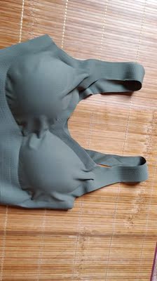 还阔以吧,就是肩带那里,前面一节加厚了,后面一节就很薄,就这个不是很满意 还阔以吧,就是肩带那里,前面一节加厚了,后面一节就很薄,就这个不是很满意