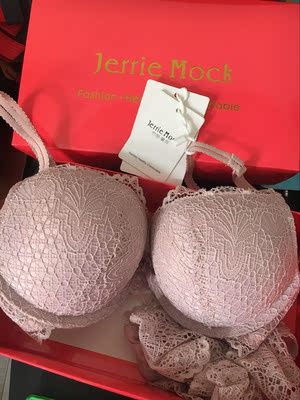 宝贝质量很好、雷丝也非常的好看，料子柔软不扎，聚拢效果很满意。