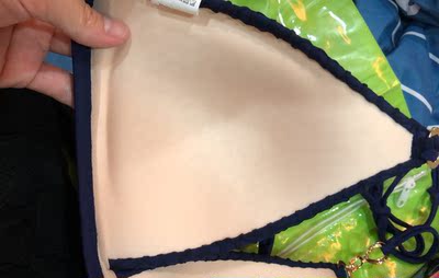 實品很美！客服推薦的碼數和泳衣都很好，還很貼心的幫我更換褲子尺碼，以後還會再回購！