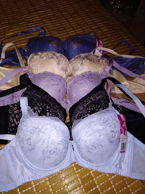 给妈妈买的 去年自己买了件这样的 穿了太聚拢 罩杯偏厚 穿了不舒服 不过妈妈喜欢 她说这家店的文胸做工都不错 希望店家改善下包装吧 也多为顾客着想下