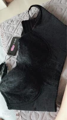 收到货后试了一下 聚拢效果很好 内衣做工精细 质量好