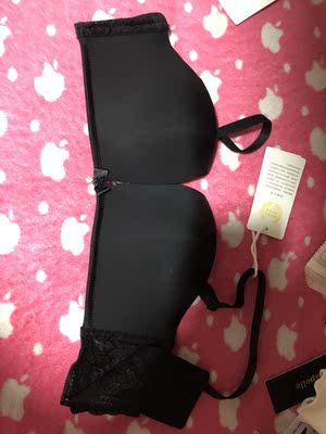 很舒服，之前买了差不多同款的，这次又买了一个。而且不掉色，很棒。前面那个地方很贴，不用担心。