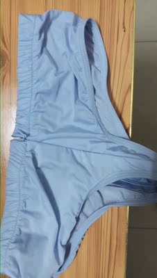 面料挺好的，就是拉链齿再细小些就更好了。前面的拉链齿有点扎肉肉。