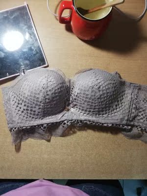 宝贝真的超级好，小胸的福音啊，超级合适，很聚拢，一直都是荷韵阁买的，老客户啦，这次也是一下就买了两个，而且搞活动，很划算哦