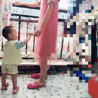 这款衣服质量还真不错，是真丝的没错，给我家那位买的，今天她拿出来穿了我就偷偷的拍一张照片保存下，今天来评价晒出来给你们看看，真心的觉得不错