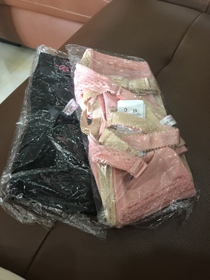 我已经不是第一次买了 之前买过蓝色的 穿着挺凉快的 挺薄 所以再来买其他颜色的了