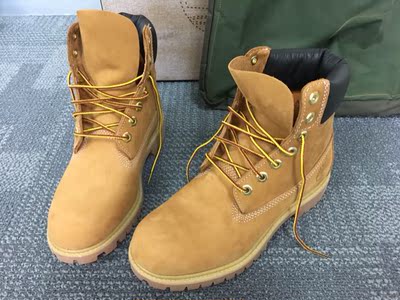 心水了十多年了,总算买了,哈哈哈😄 款式、用料、做工没得说!还送了个鞋包,尽管没什么用,但也体现了商家满满的诚意。 很多人说磨脚,估计是鞋舌和鞋帮连接处的褶皱造成的,鞋带绑紧点感觉还行。待观察。 用标签皮子测了下防水性,像这样盛着水过了五分钟,完全没吸收,感觉鞋子淋个雨涉个水啥的问题不大吧。 上脚感觉也不错,有点沉但很有质感。增高效果很好,顿感自己180+了😂 心水了十多年了,总算买了,哈哈哈😄 款式、用料、做工没得说!还送了个鞋包,尽管没什么用,但也体现了商家满满的诚意。 很多人说磨脚,估计是鞋舌和鞋帮连接处的褶皱造成的,鞋带绑紧点感觉还行。待观察。 用标签皮子测了下防水性,像这样盛着水过了五分钟,完全没吸收,感觉鞋子淋个雨涉个水啥的问题不大吧。 上脚感觉也不错,有点沉但很有质感。增高效果很好,顿感自己180+了😂