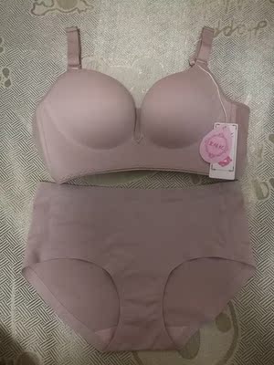 已经连续买了三套皇禧妃的内衣了，这款磨毛款，上身效果不错，挺舒适滴，手感也好，准备再买一套。