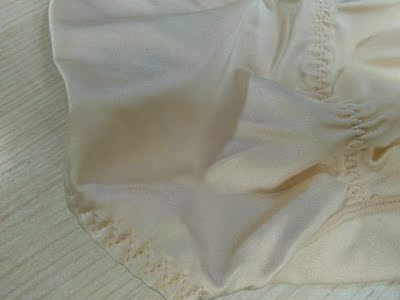 特别的好~实在是一次满意的购物，比实体店便宜多了，很划算，质感很好，做工挺棒。没有多余的线头，摸着柔滑舒适！穿上很舒服。穿上可以，不 会有小的感觉，高腰，刚刚好！一直担心穿着不舒服，结果很惊喜，穿起来很好。面料很好，弹性很好，很舒服手感棒棒哒。超乎我的想象。没有异 味，做工良好。物流很快，想买的亲们要抓紧啦！不会错的。打算最近再买一套，衣服好才值得再次购买哦