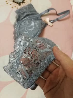 美到爆！这一款比黑色的更好看，修饰胸型更好（可能因为没胸&hellip;&hellip;）蝴蝶结超可爱蕾丝边超级性感哟～