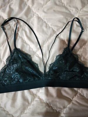 第一次买少女美屋家的内衣，每一件都超级好看，做工很细致，没有多余的线头，面料特别柔软亲肤，超薄款轻薄透气，还有点性感，黑色海绵薄款没有钢圈也是特别舒服好看，穿上都是美美哒，老公也很喜欢的呢，嘻嘻，好评～