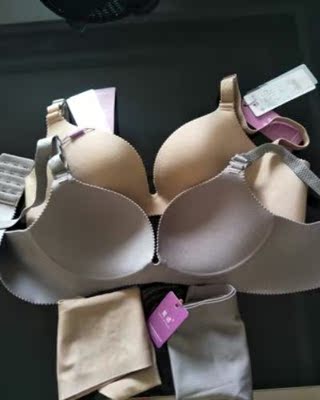 我在公-众-呺嗖:S H K 779 太划算了。。。才9.9,,,。。。快去令晚了没有哦。。。。。买过好几个这家的胸罩了,穿起很舒服,肩带不会掉,也不会往上爬。现在我以前买的胸罩都没穿了,以后就在她家买了。真的是物超所值!实惠又好穿!开心开心??还有啊,多说一句,快递特别给力! 内衣真的不错 手感挺好 颜色好看 薄厚正好 无钢托穿着舒服 还想买个黑色 宝贝很漂亮,面料丝滑透气,穿着舒服。开始没听店家建议的型号,结果宝贝穿上不合身,跟店家沟通后,很快新就换回我很满意的宝贝了。由于店家很贴心地服务,才有这次愉快的购物。另外,快递很快,天气炎热,道一声:你们辛苦了。下次还会来店家购物的。 宝贝不错以后买文胸就你家了,聚拢又舒适贴心又细心瞧瞧送的加长扣和香包真是舒心,我是个懒人买东西不是特满意的话就不爱评价所以姐妹们不用费神去找哪家店了这家店买了一定不会后悔,内衣面料很舒服,孕期穿也很舒服哦,聚拢效果也不错,不犹豫再回购一套黑色还行,标准码,质量也挺好的,这个价值比实体店便宜,本来买一件的,但两件更实惠,所以购了两件,满意的一次购物,下次还要介绍朋友来。 我在公-众-呺嗖:S H K 779 太划算了。。。才9.9,,,。。。快去令晚了没有哦。。。。。买过好几个这家的胸罩了,穿起很舒服,肩带不会掉,也不会往上爬。现在我以前买的胸罩都没穿了,以后就在她家买了。真的是物超所值!实惠又好穿!开心开心??还有啊,多说一句,快递特别给力! 内衣真的不错 手感挺好 颜色好看 薄厚正好 无钢托穿着舒服 还想买个黑色 宝贝很漂亮,面料丝滑透气,穿着舒服。开始没听店家建议的型号,结果宝贝穿上不合身,跟店家沟通后,很快新就换回我很满意的宝贝了。由于店家很贴心地服务,才有这次愉快的购物。另外,快递很快,天气炎热,道一声:你们辛苦了。下次还会来店家购物的。 宝贝不错以后买文胸就你家了,聚拢又舒适贴心又细心瞧瞧送的加长扣和香包真是舒心,我是个懒人买东西不是特满意的话就不爱评价所以姐妹们不用费神去找哪家店了这家店买了一定不会后悔,内衣面料很舒服,孕期穿也很舒服哦,聚拢效果也不错,不犹豫再回购一套黑色还行,标准码,质量也挺好的,这个价值比实体店便宜,本来买一件的,但两件更实惠,所以购了两件,满意的一次购物,下次还要介绍朋友来。