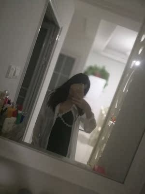 衣服很容易抽丝,穿的时候注意点,其他都不错 衣服很容易抽丝,穿的时候注意点,其他都不错