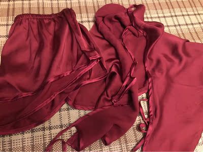 当真,这个价位我是没抱啥希望的,但收到货发现面料啥的还真不错,关键是上身试了下效果,超级超级性感,如果腰围太饱满还是建议别浪费大洋,如果身材好,绝对秒杀所有睡衣(个人观点),非常满意,很喜欢,这是我淘宝评价话最多的一次,可以给美女们一些小小参考。 当真,这个价位我是没抱啥希望的,但收到货发现面料啥的还真不错,关键是上身试了下效果,超级超级性感,如果腰围太饱满还是建议别浪费大洋,如果身材好,绝对秒杀所有睡衣(个人观点),非常满意,很喜欢,这是我淘宝评价话最多的一次,可以给美女们一些小小参考。