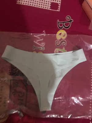 不错呦,质量可以。黑色那条瑜伽料还是啥的,手感不好。无痕的那个最好了。纯棉的也不错。快递也给力。黑色那个包装也最差劲了。店家服务也不错,可能以后会回购吧。 不错呦,质量可以。黑色那条瑜伽料还是啥的,手感不好。无痕的那个最好了。纯棉的也不错。快递也给力。黑色那个包装也最差劲了。店家服务也不错,可能以后会回购吧。