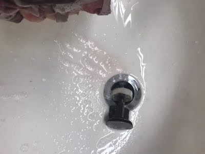 穿过一天水洗竟然掉色？？？洗了三次还掉色？？？ 不会回购 大家小心