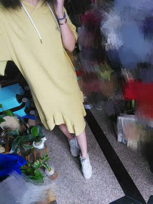 客服服务态度很好,推荐的码数合适,这款鞋子上脚好看,鞋面是猪八革和透气网布,夏天穿也蛮舒适的,鞋底材质和设计比较耐磨的,不论搭配裙子还是裤子,潮流感爆棚,个人很钟意这款。 客服服务态度很好,推荐的码数合适,这款鞋子上脚好看,鞋面是猪八革和透气网布,夏天穿也蛮舒适的,鞋底材质和设计比较耐磨的,不论搭配裙子还是裤子,潮流感爆棚,个人很钟意这款。