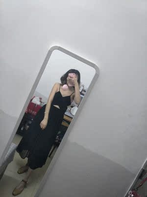 裙子质量不错,上身效果很好。只是有一些露,。 裙子质量不错,上身效果很好。只是有一些露,。