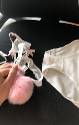 一打开很香，料子舒服很可爱 还送了一条别样的款  喜欢