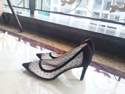 收到的时候没有异味哦，鞋子质量很不错呢，穿着也舒服哦，款式也好看呢，百搭的款哈哈哈，穿着也不会磨脚，可以的，客服人挺好的哦