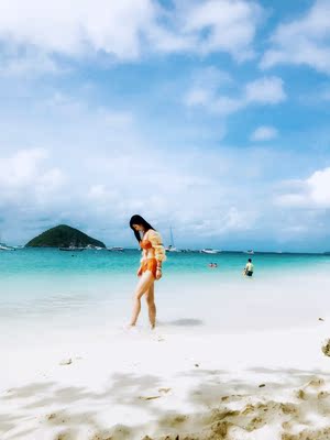 特别显身材泳衣  在普吉岛没有撞衫