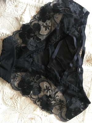 非常好看,女朋友非常喜欢,用料很好舒适,推荐购买。 非常好看,女朋友非常喜欢,用料很好舒适,推荐购买。