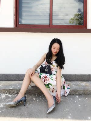 鞋子很美，很仙，特别舒服6cm却一点儿都不累，而且没有异味，尺码标准，宴会，婚礼首选，大爱！已收藏店铺，有需要会回购，爱美的美眉可以放心购买哦！客服服务周到，推荐和建议贴心准确，好评！